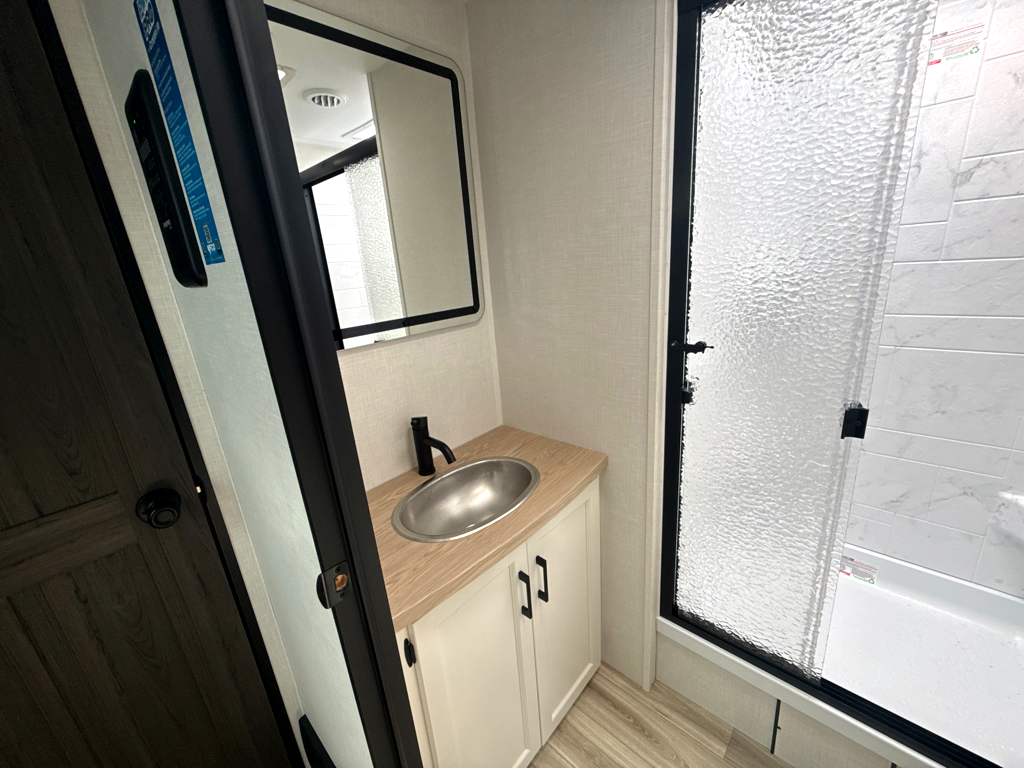 2027 VENTURE RV SPORTTREK 333VFK - Image 19