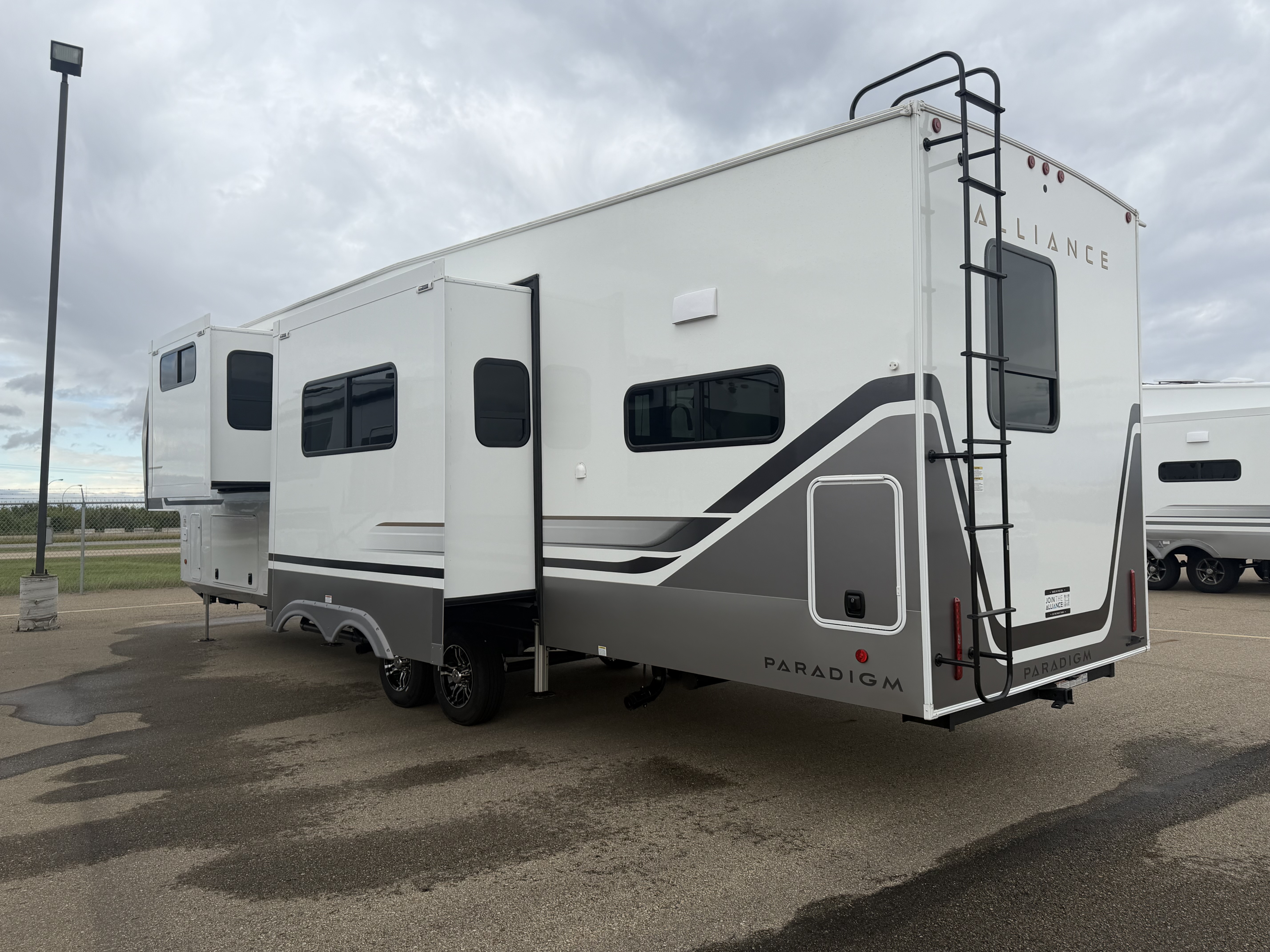 2027 Alliance RV Paradigm 382RK - Image 6