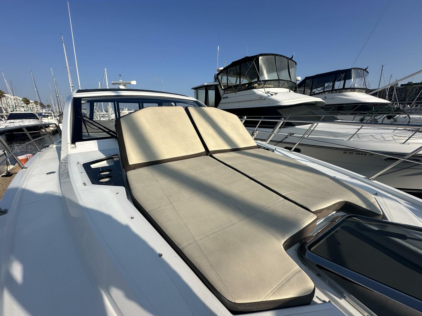 2017 Cruisers Yachts 390 Express Coupe - Image 11