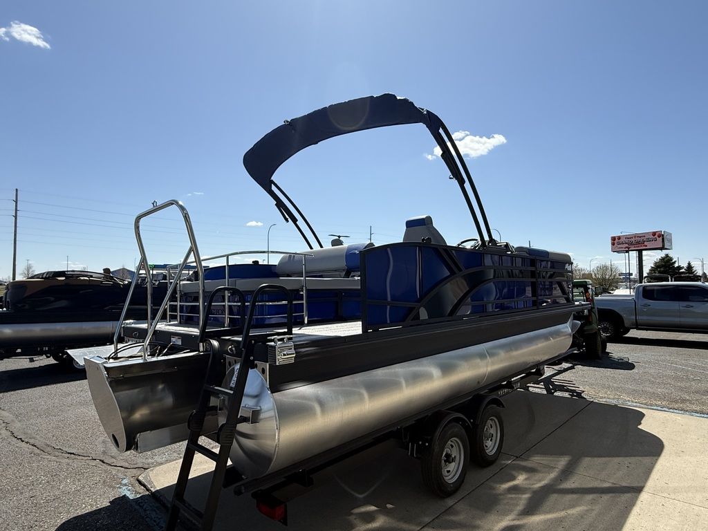 2025 Bennington 22 SSB Swingback Tri-Toon Pontoon - Image 6
