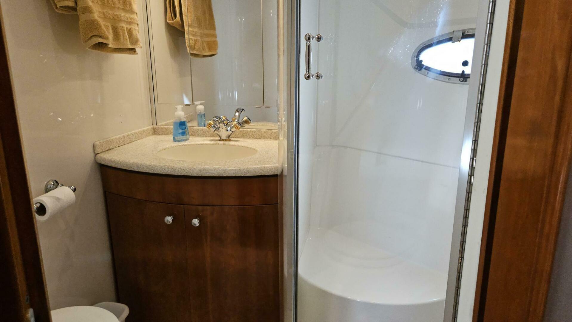 2000 Carver 450 Voyager - Image 25