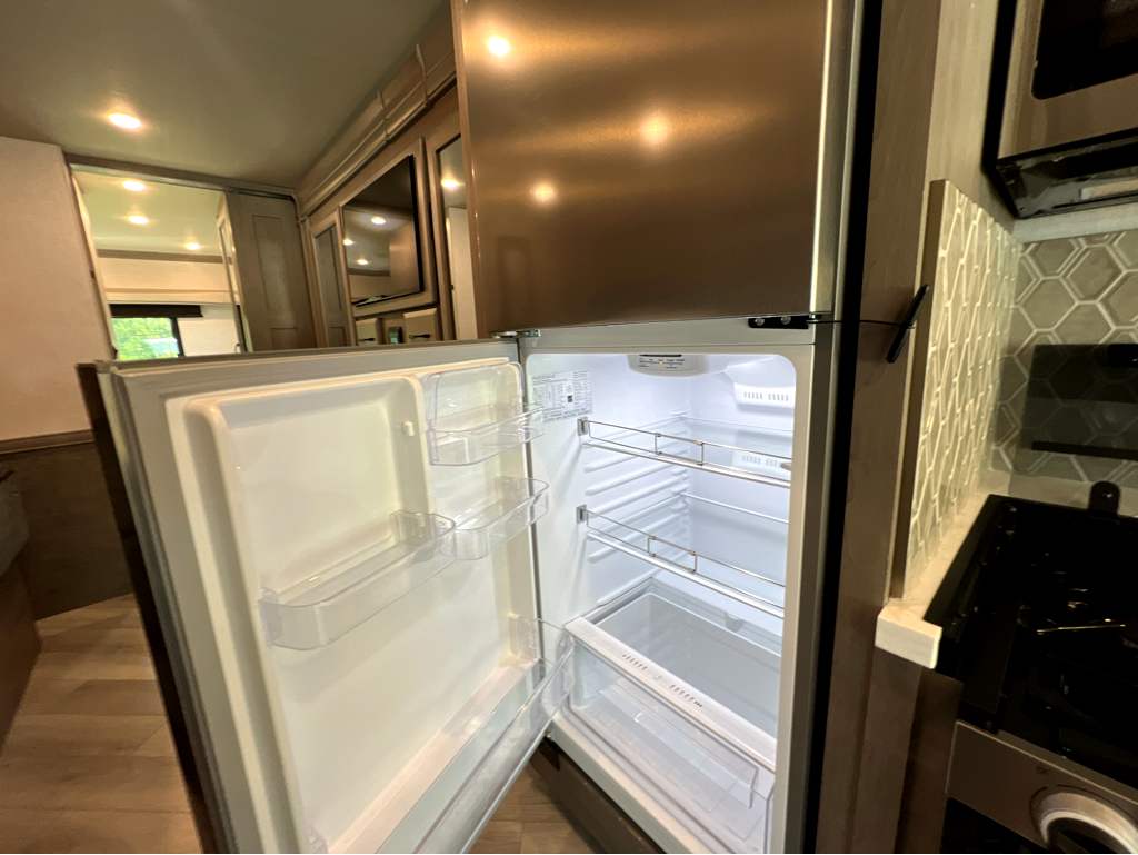 2024 HOLIDAY RAMBLER INVICTA 36Y - Image 16