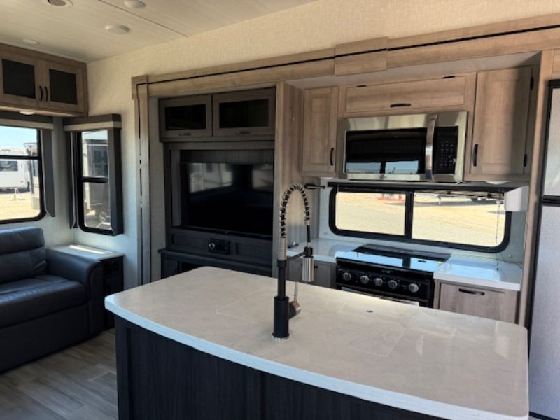 2021 Winnebago Voyage V2932RL - Image 7