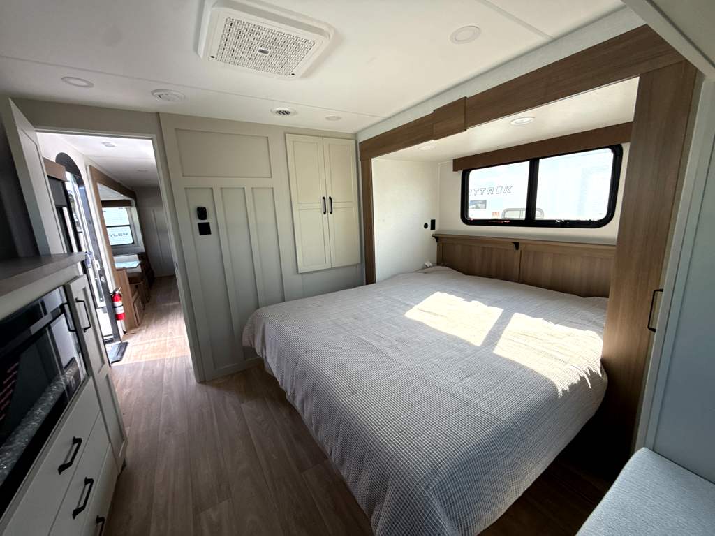 2027 VENTURE RV SPORTTREK 343VIB - Image 23