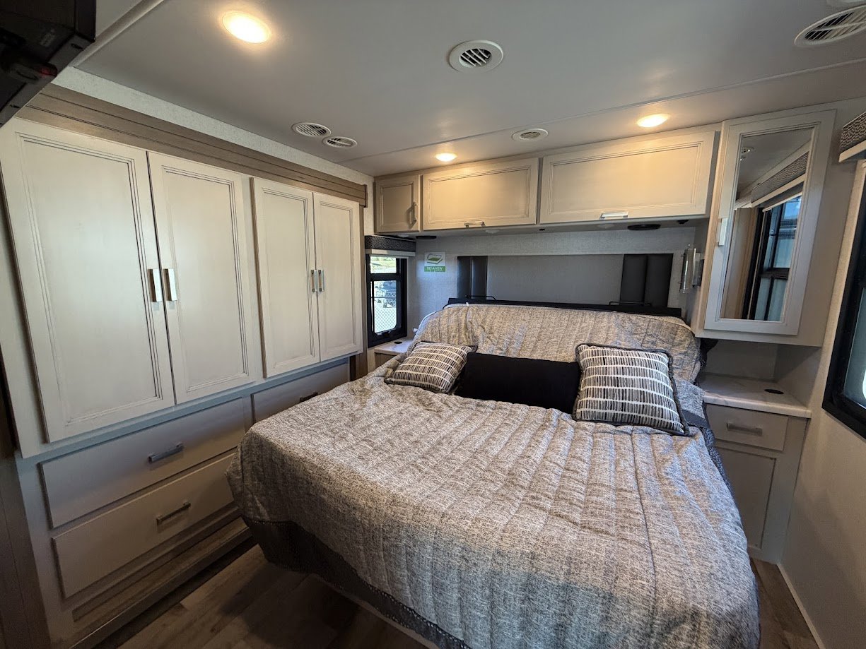 2026 THOR MOTOR COACH PALAZZO 33.5 - Image 44