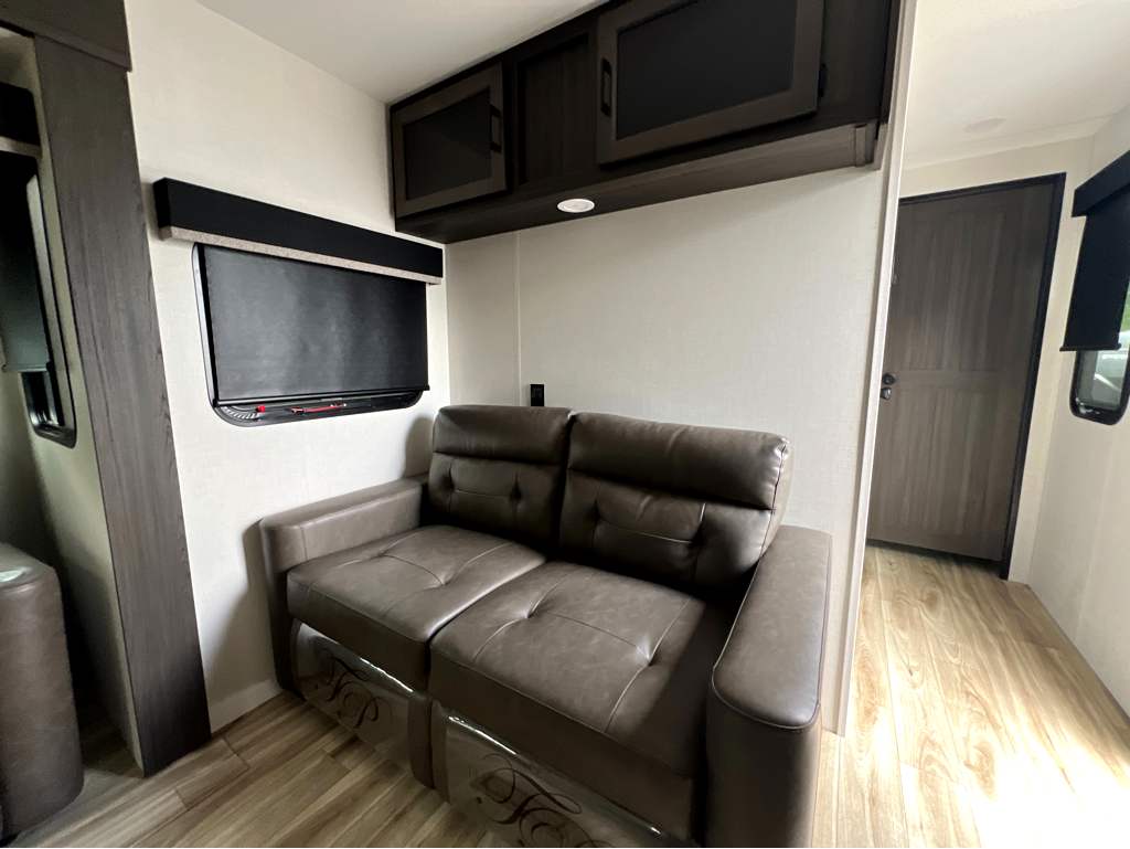 2027 VENTURE RV SPORTTREK 336VRK - Image 7