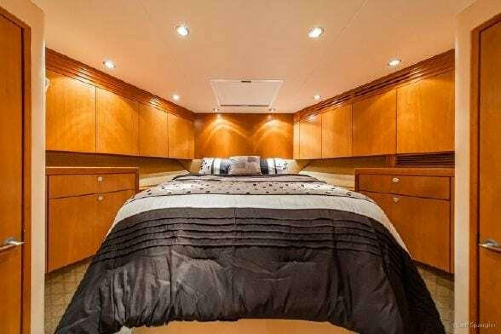 2008 Hatteras 77 Enclosed Bridge - Image 24