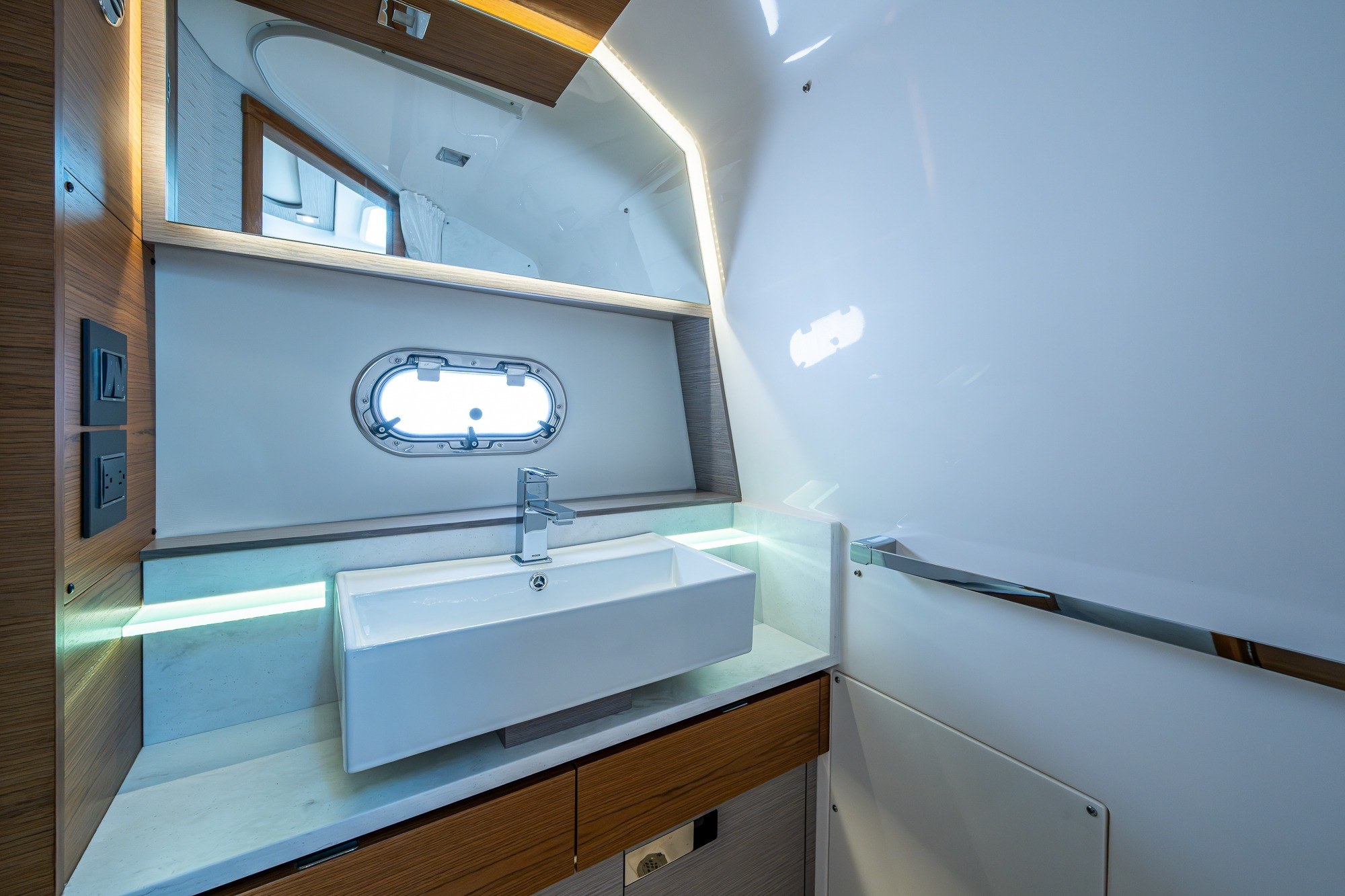 2024 Tiara Yachts 38 LS Base - Image 47