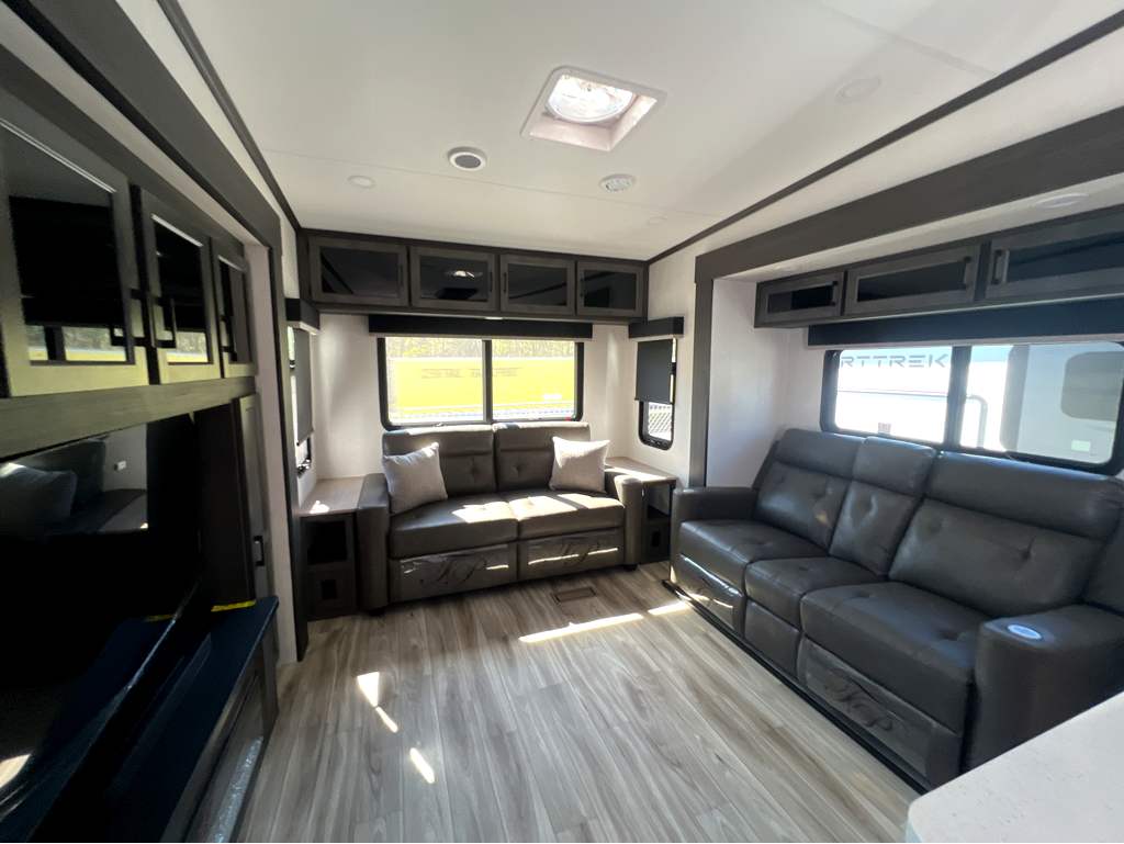 2026 VENTURE RV SPORTTREK 353VIK - Image 8