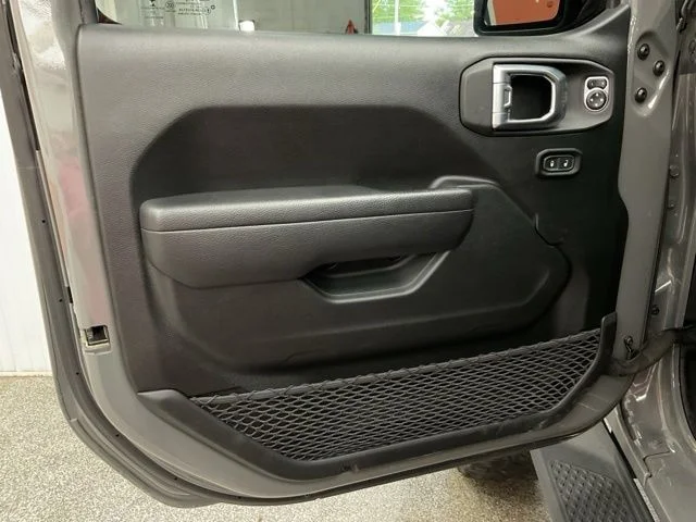 2023 Jeep Gladiator Crew Cab Sport S 4WD - Image 12