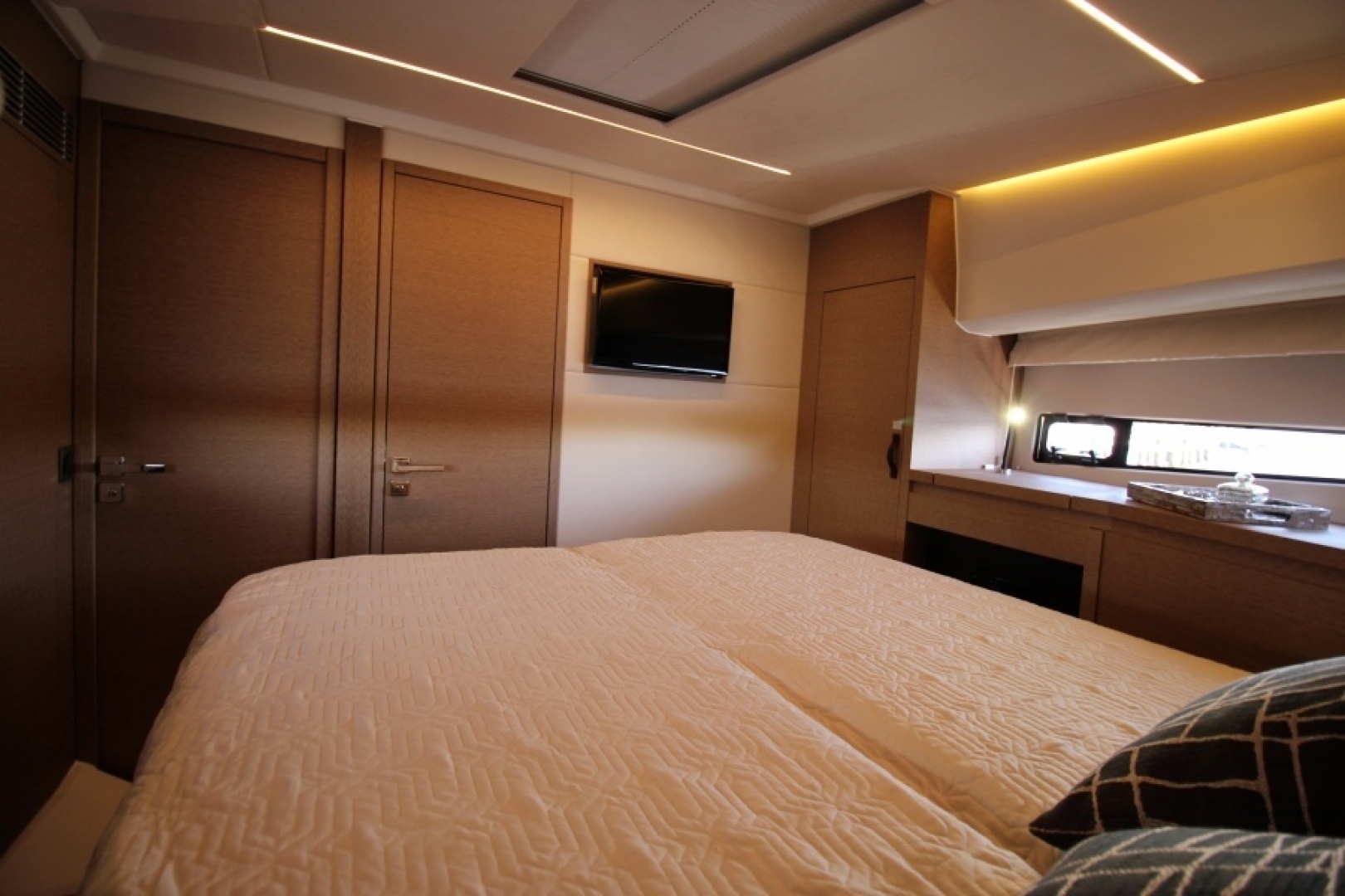 2018 Prestige 460 - Image 26