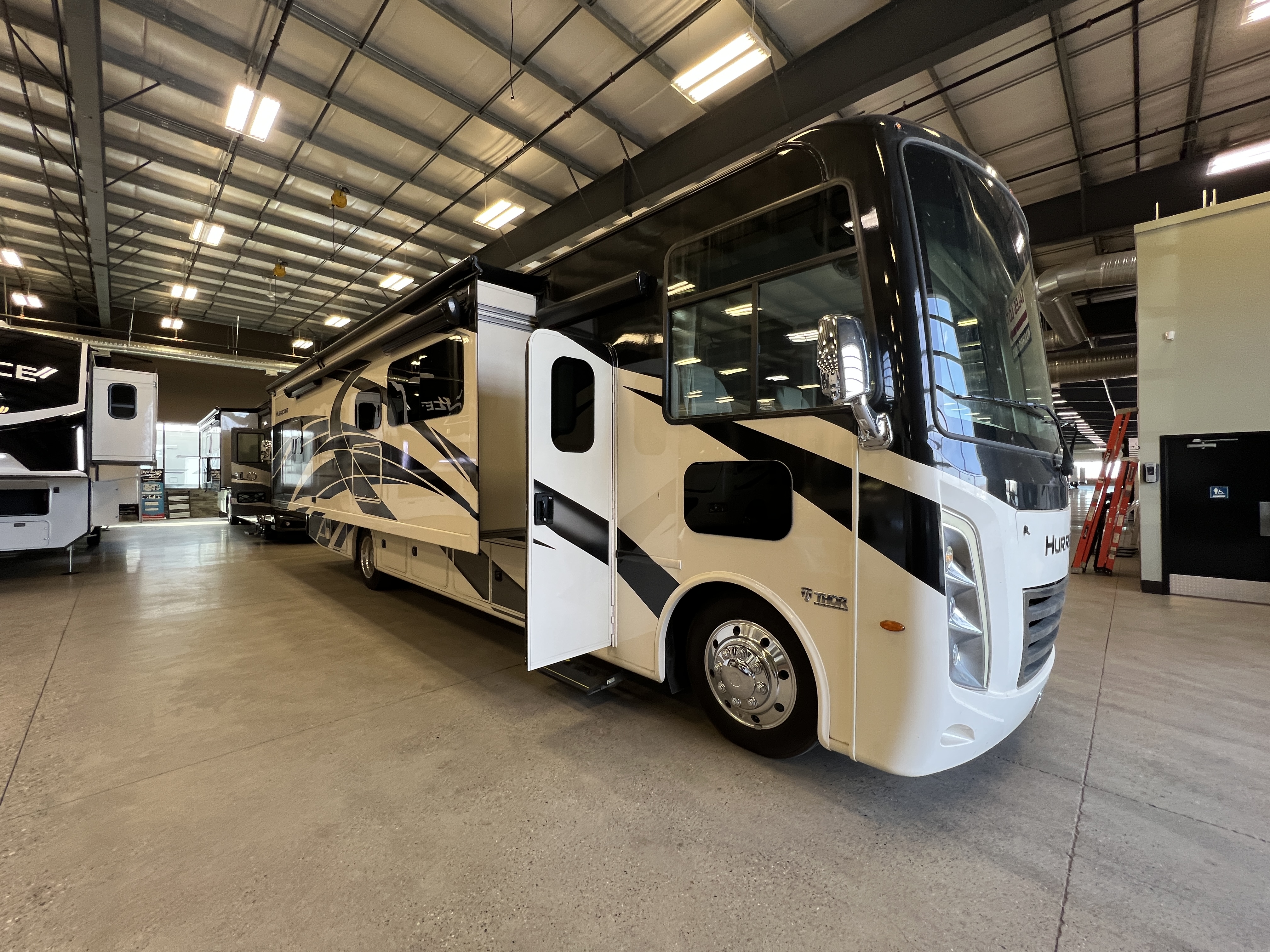 2022 Thor Motor Coach Hurricane 34R - Image 1
