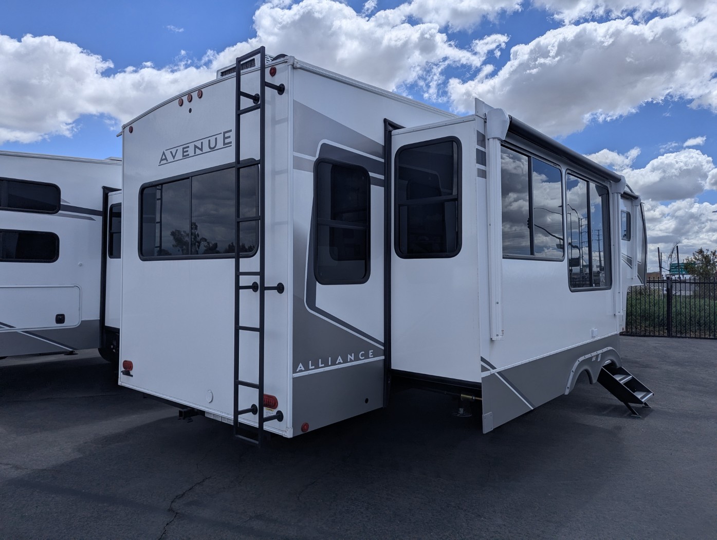 2026 Alliance RV Avenue 32RLS - Image 4