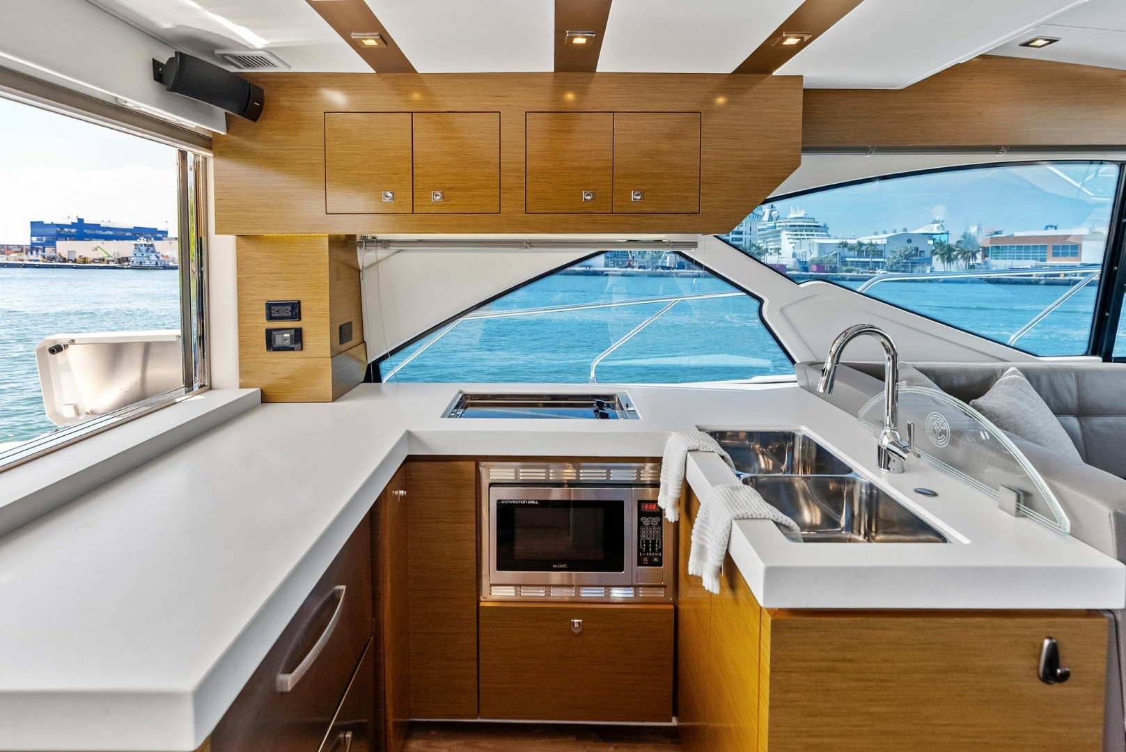 2019 Cruisers Yachts 54 Cantius - Image 32