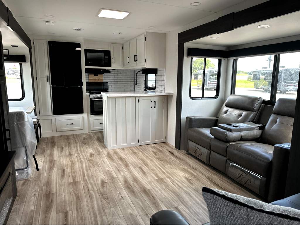 2027 VENTURE RV SPORTTREK 336VRK - Image 10