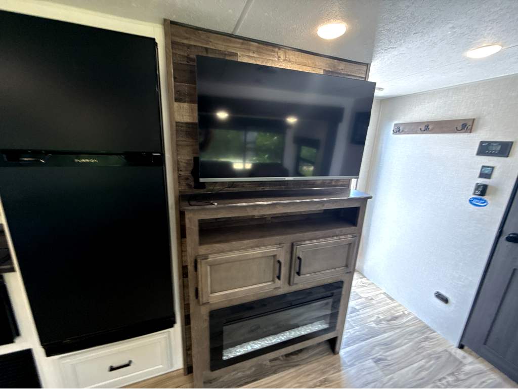2024 VENTURE RV STRATUS 261VRB - Image 15