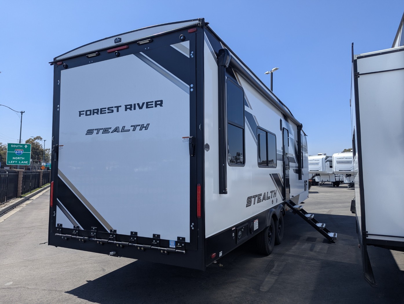 2027 FOREST RIVER STEALTH SFT2730 - Image 5
