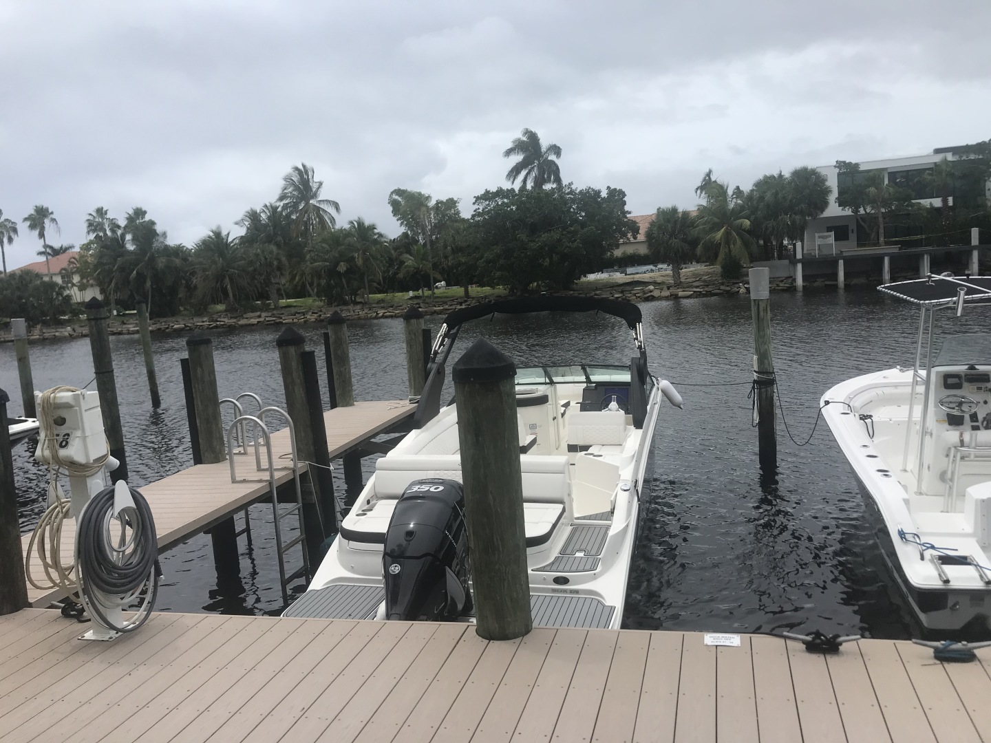 2019 Sea Ray SDX 270 Outboard - Image 3