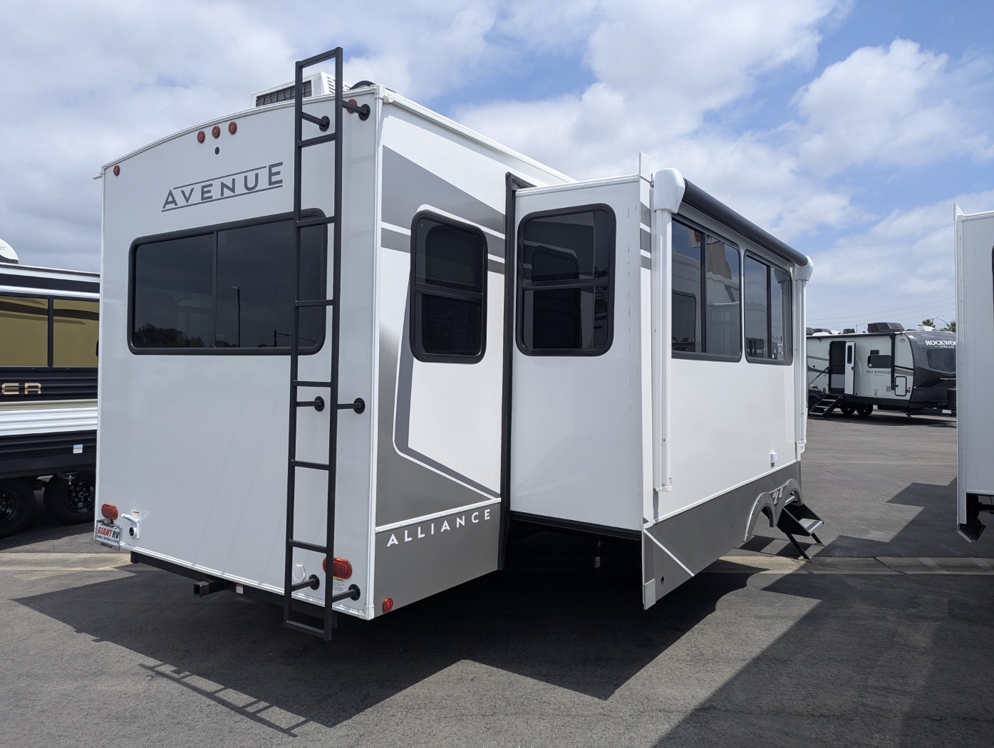 2026 Alliance RV Avenue 298RL - Image 5