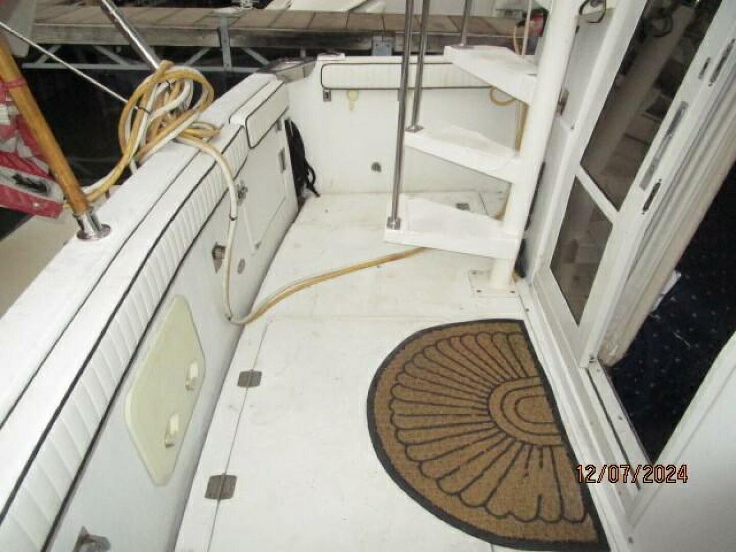 1999 Carver 40 Cockpit - Image 22