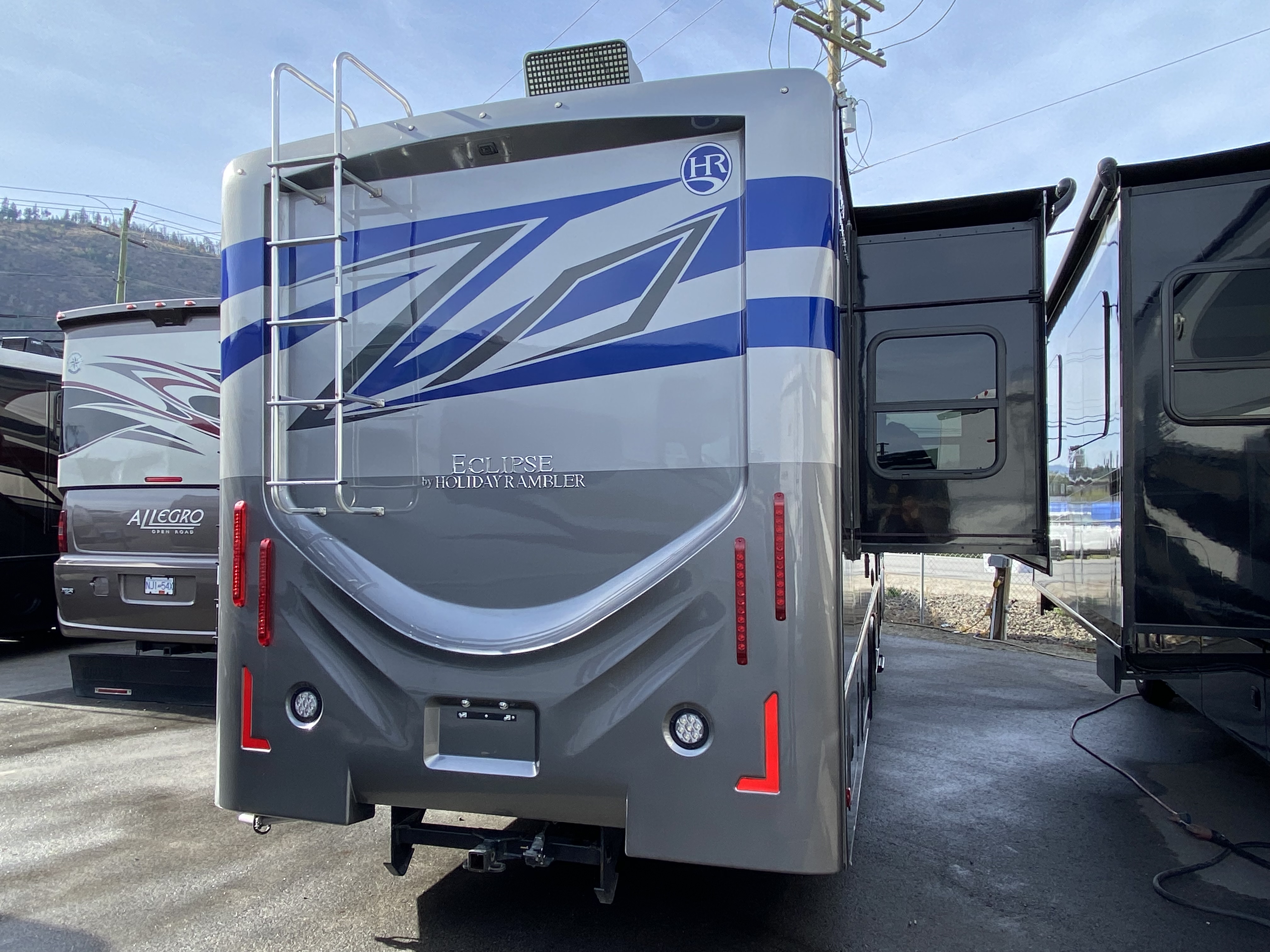 2023 Holiday Rambler Eclipse 32S - Image 5