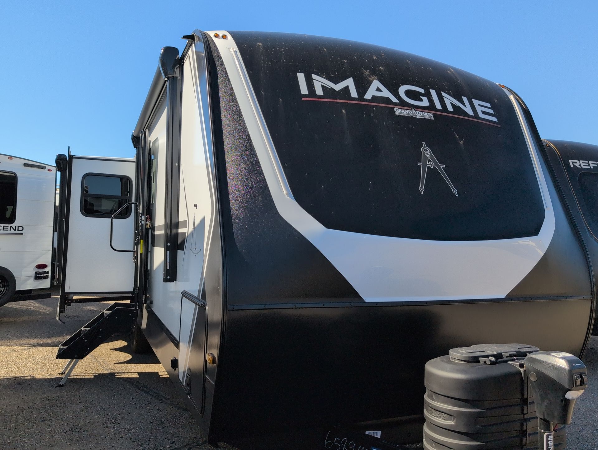 2027 Grand Design Imagine 2970RL - Image 9