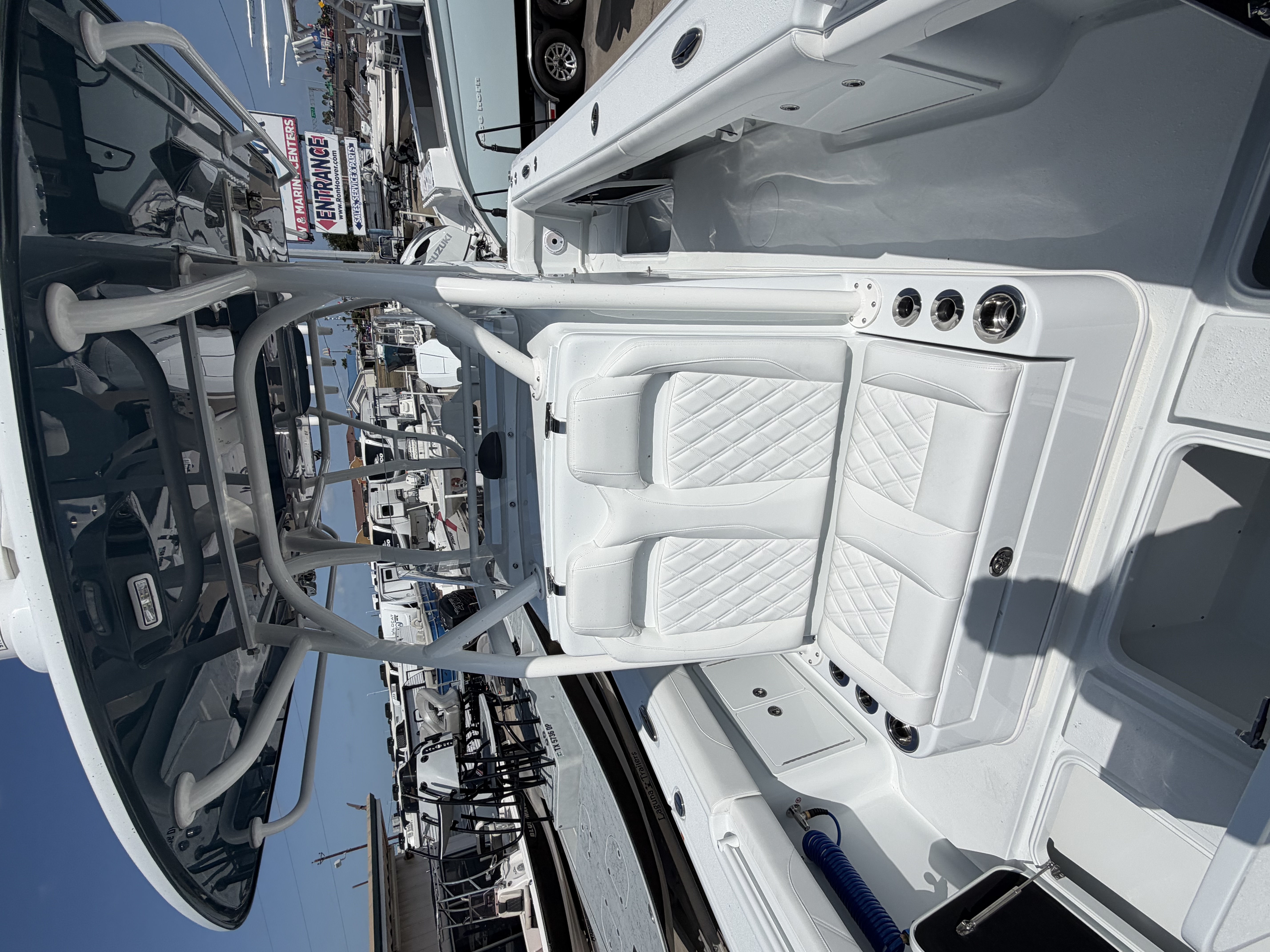 2027 YELLOWFIN 32 OFFSHORE - Image 12