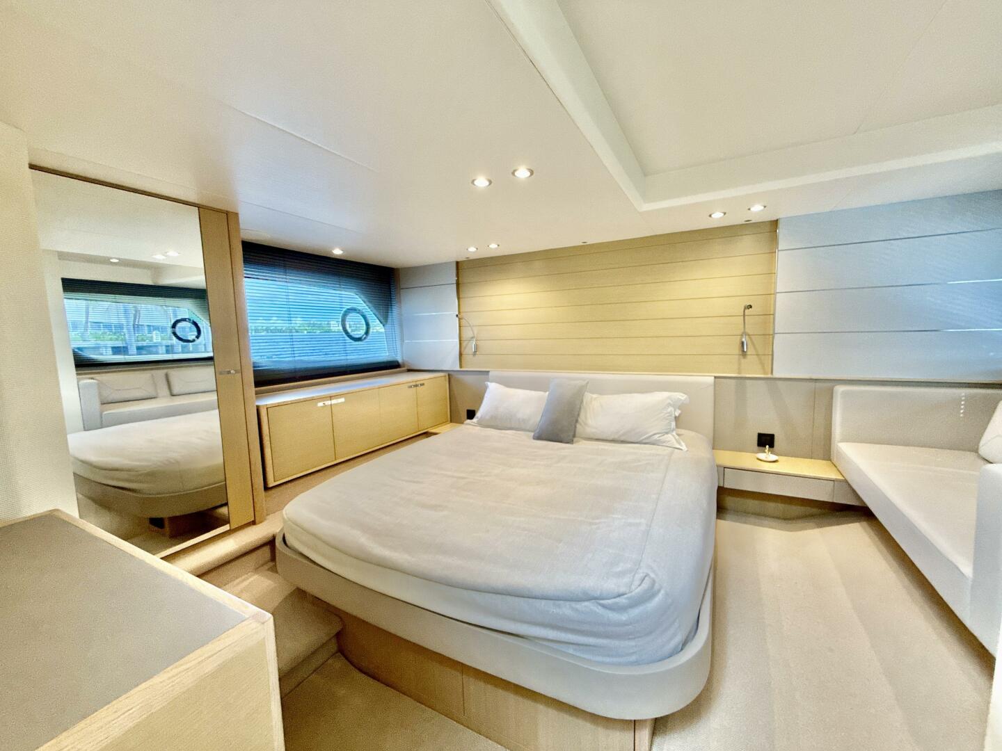 2017 Princess V58 - Image 21