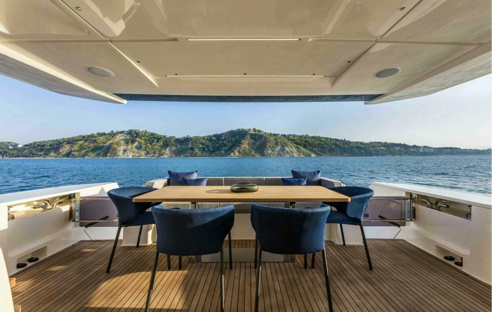 2019 Ferretti Yachts Ferretti 780 Base - Image 3