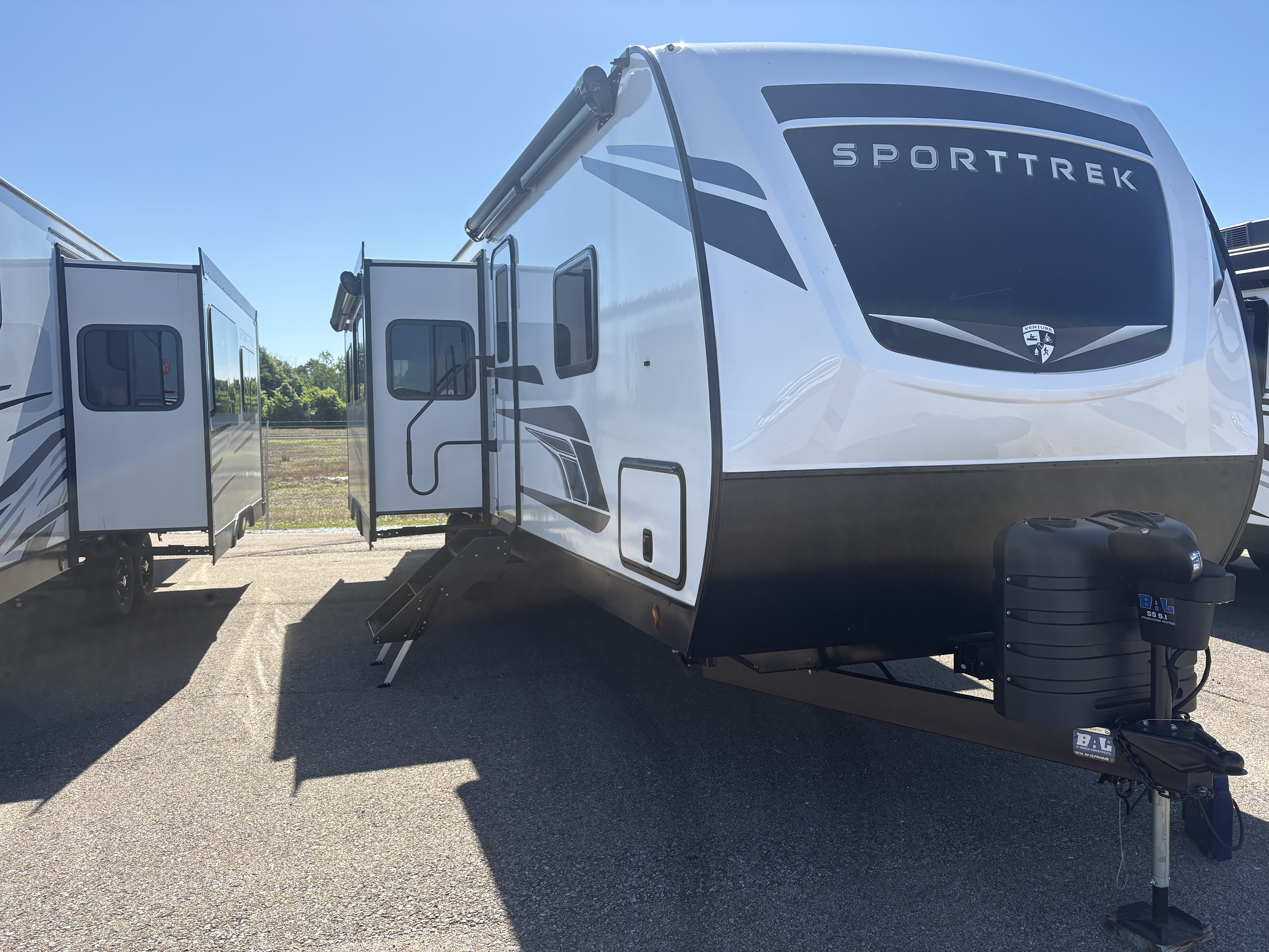 2026 VENTURE RV SPORTTREK 327VIK - Image 1