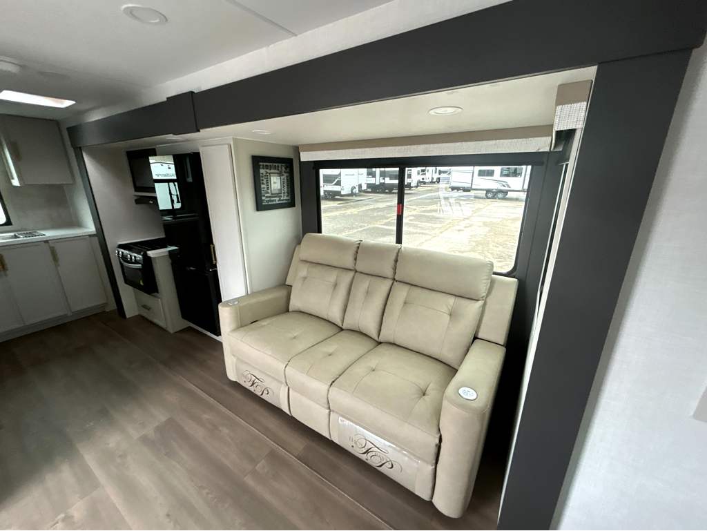 2027 VENTURE RV STRATUS 231VRK - Image 17