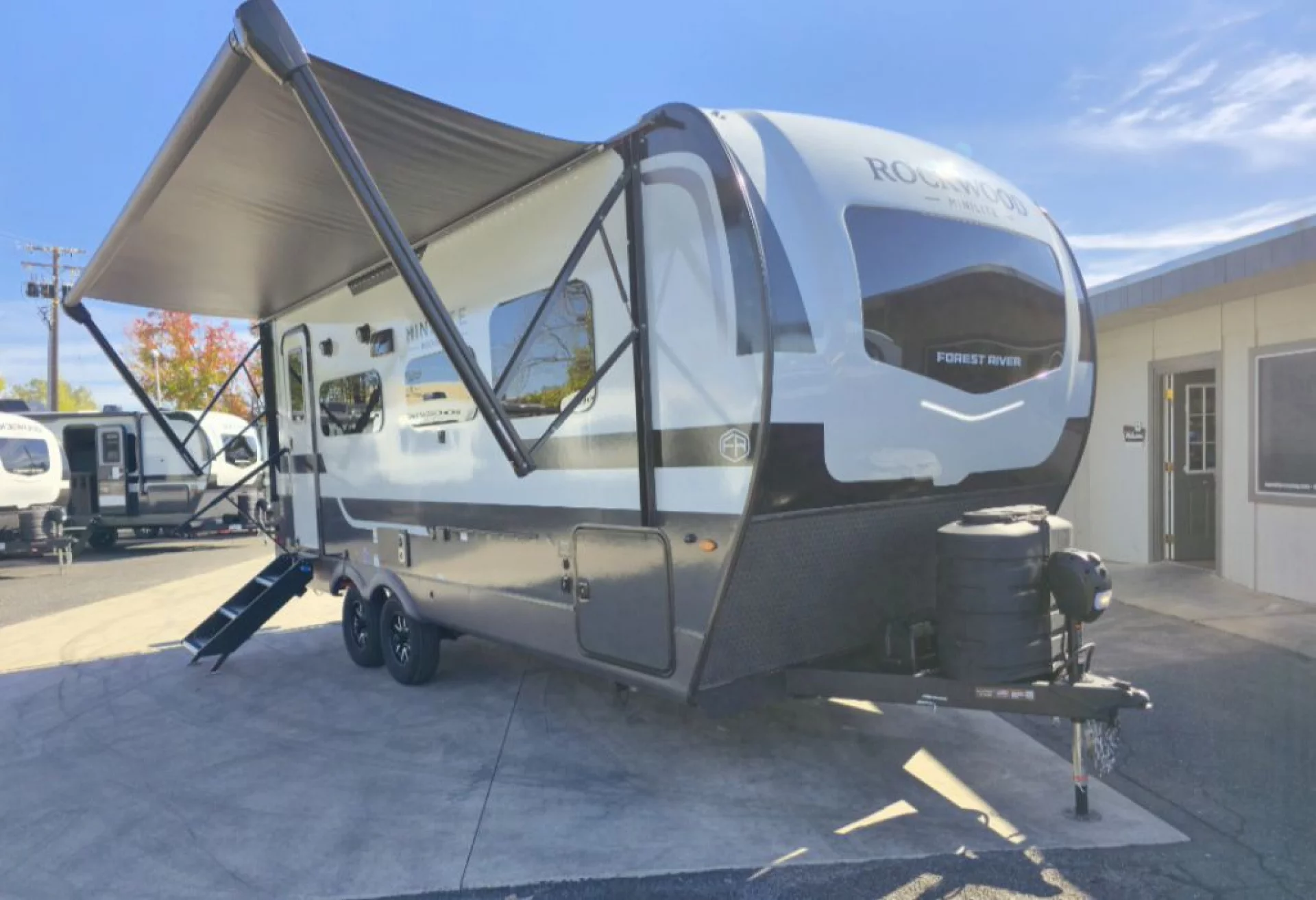 2026 FOREST RIVER ROCKWOOD MINI LITE 2205S - Image 1