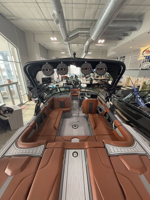 2025 MasterCraft XT22 - Image 19