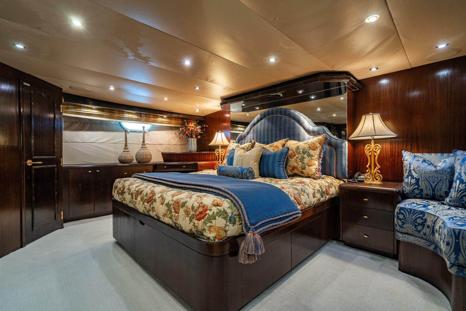 2001 Hatteras 100 Motor Yacht - Image 48