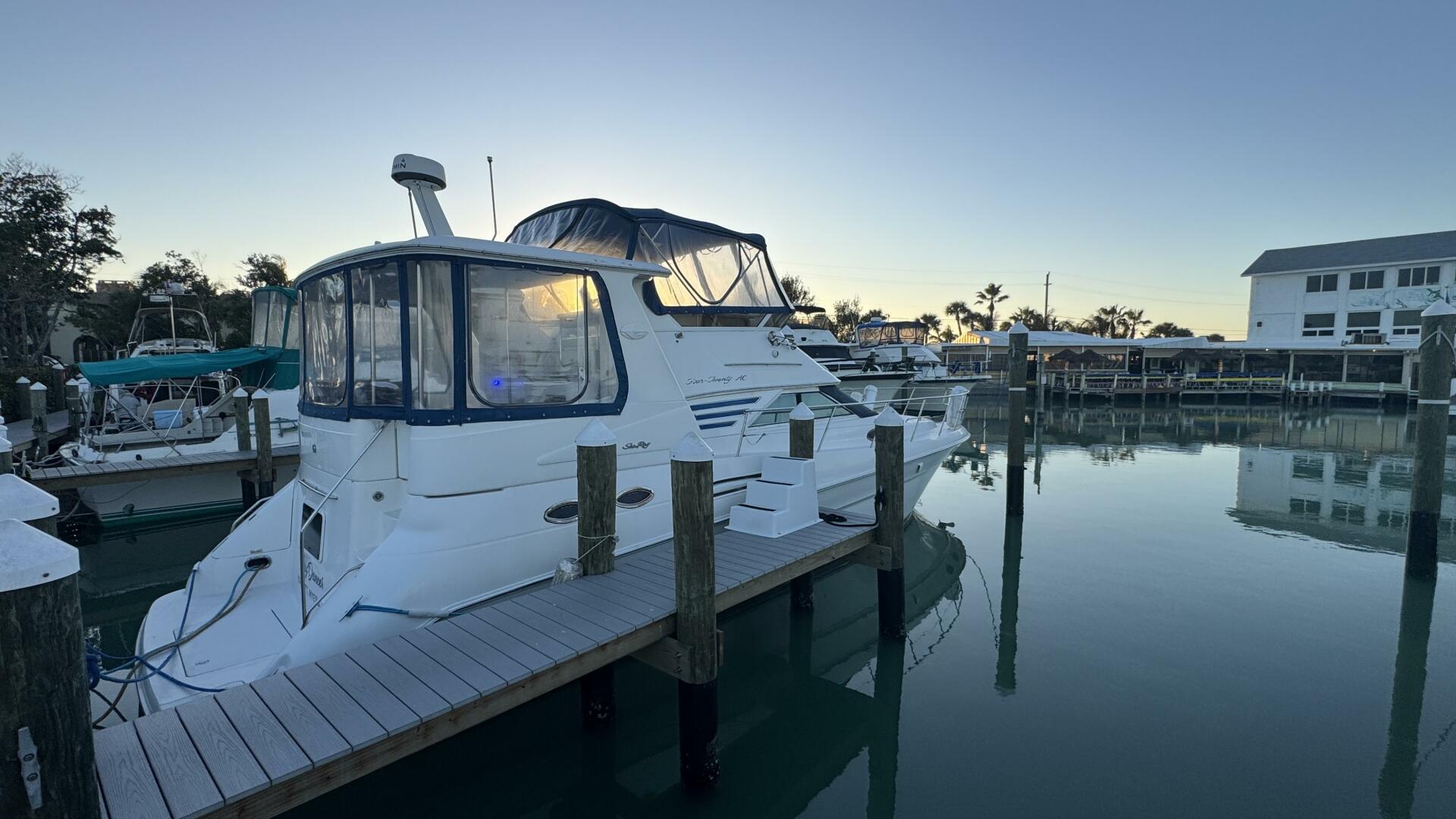 2000 Sea Ray 420 Aft Cabin - Image 3