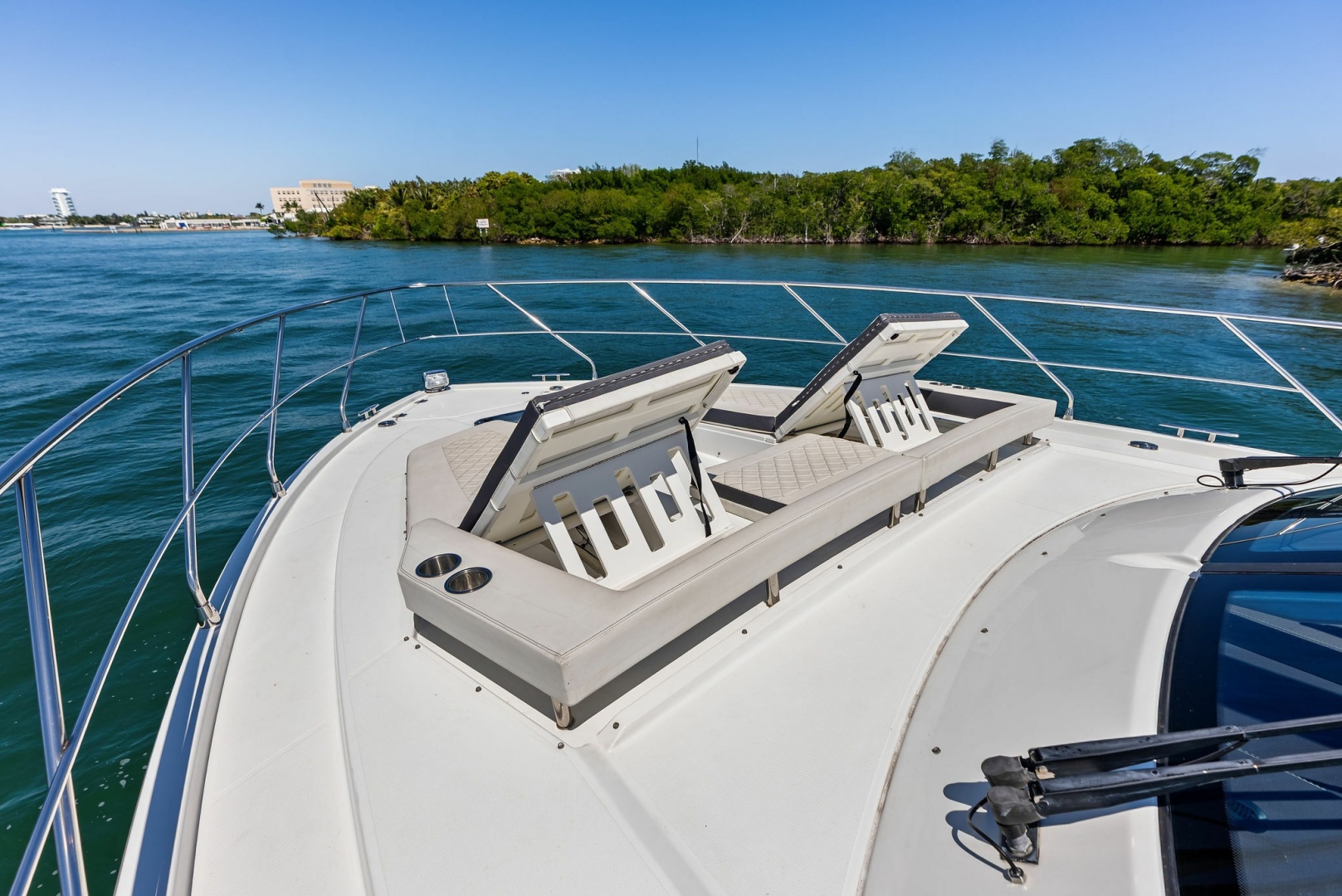 2019 Cruisers Yachts 54 Cantius - Image 29