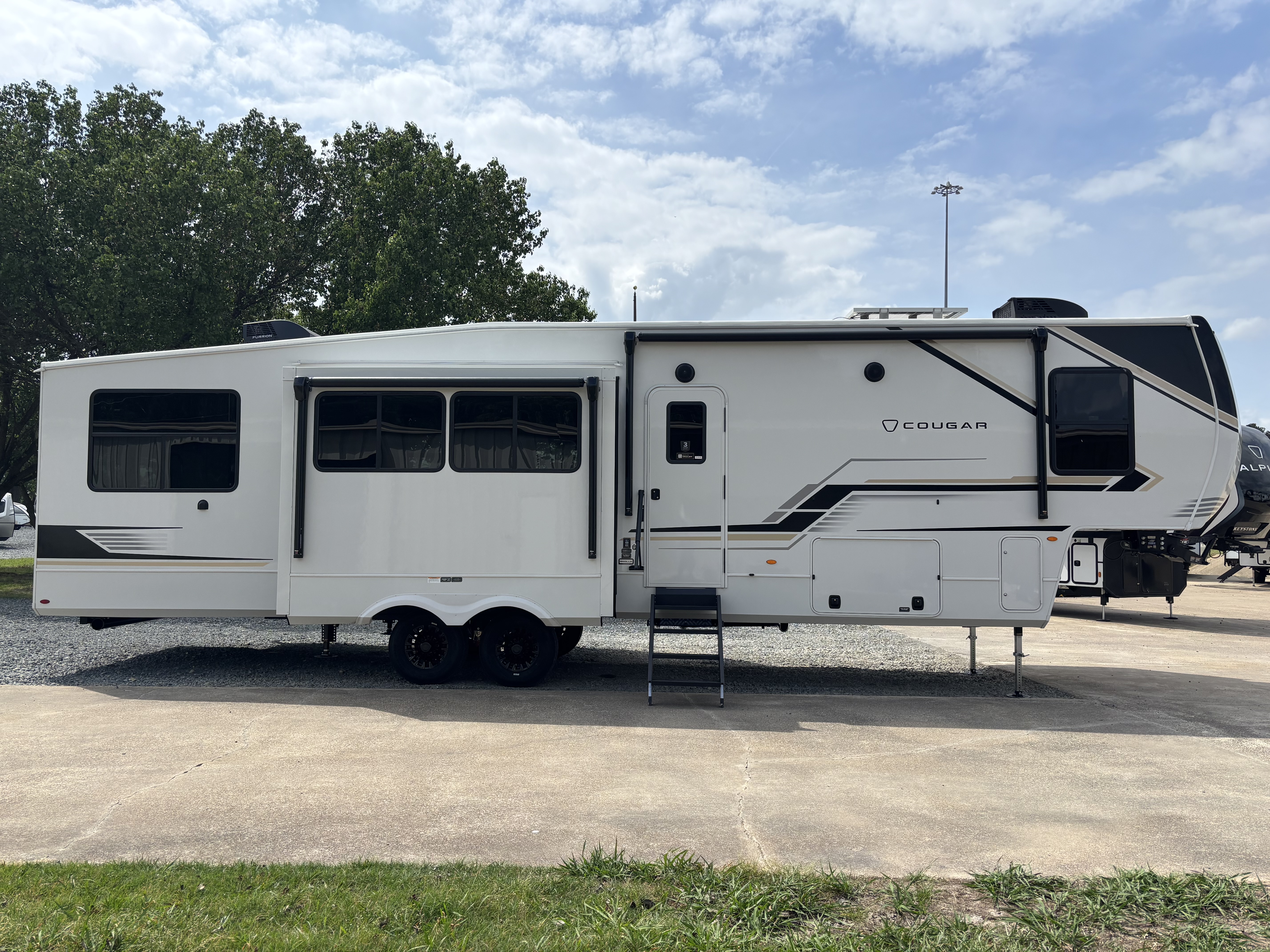 2026 Keystone Cougar 350LLK - Image 3