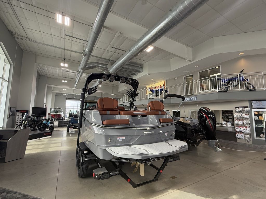 2025 MasterCraft XT22 - Image 10