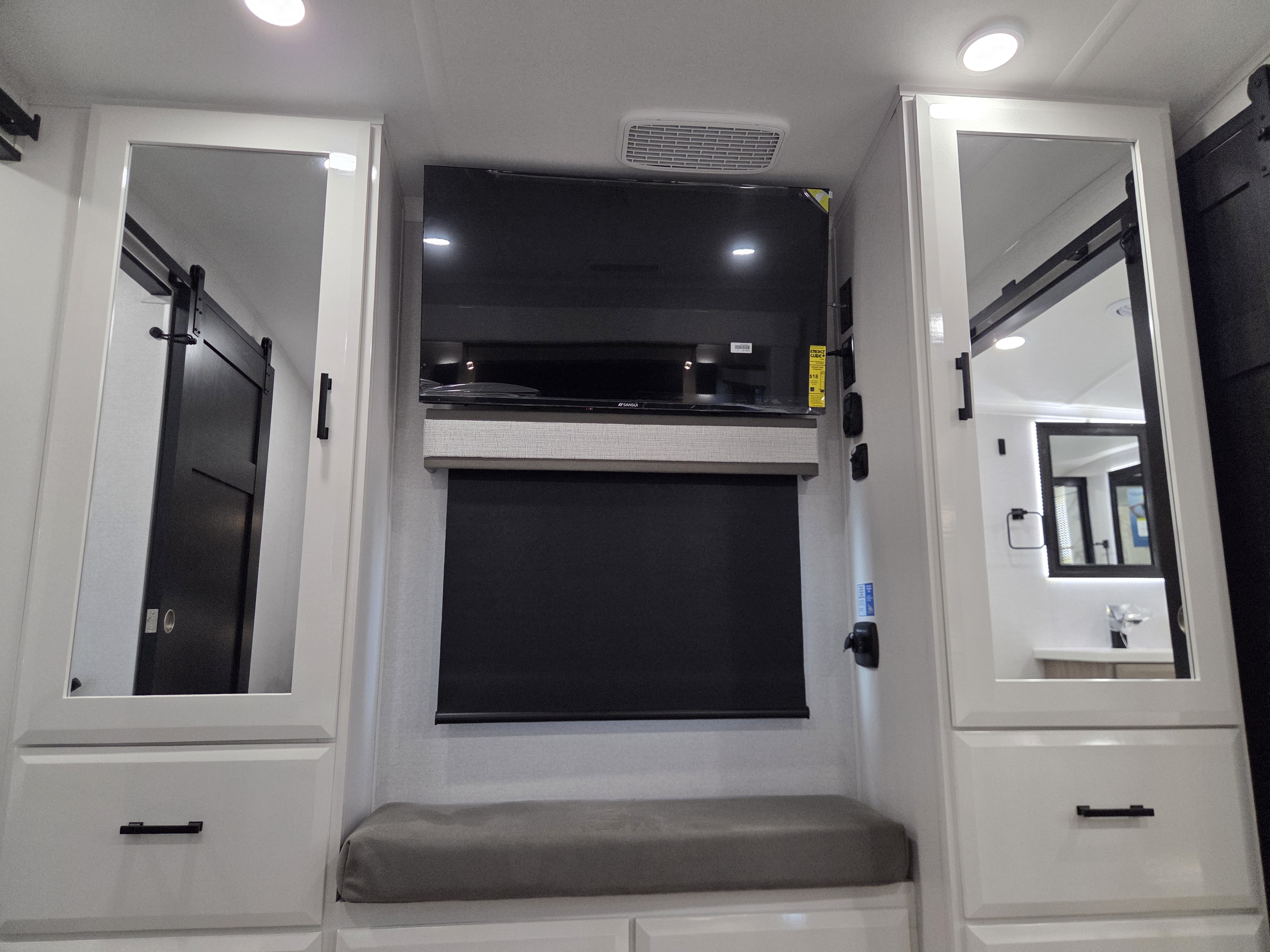 2027 Jayco Pinnacle 39FLOK - Image 24