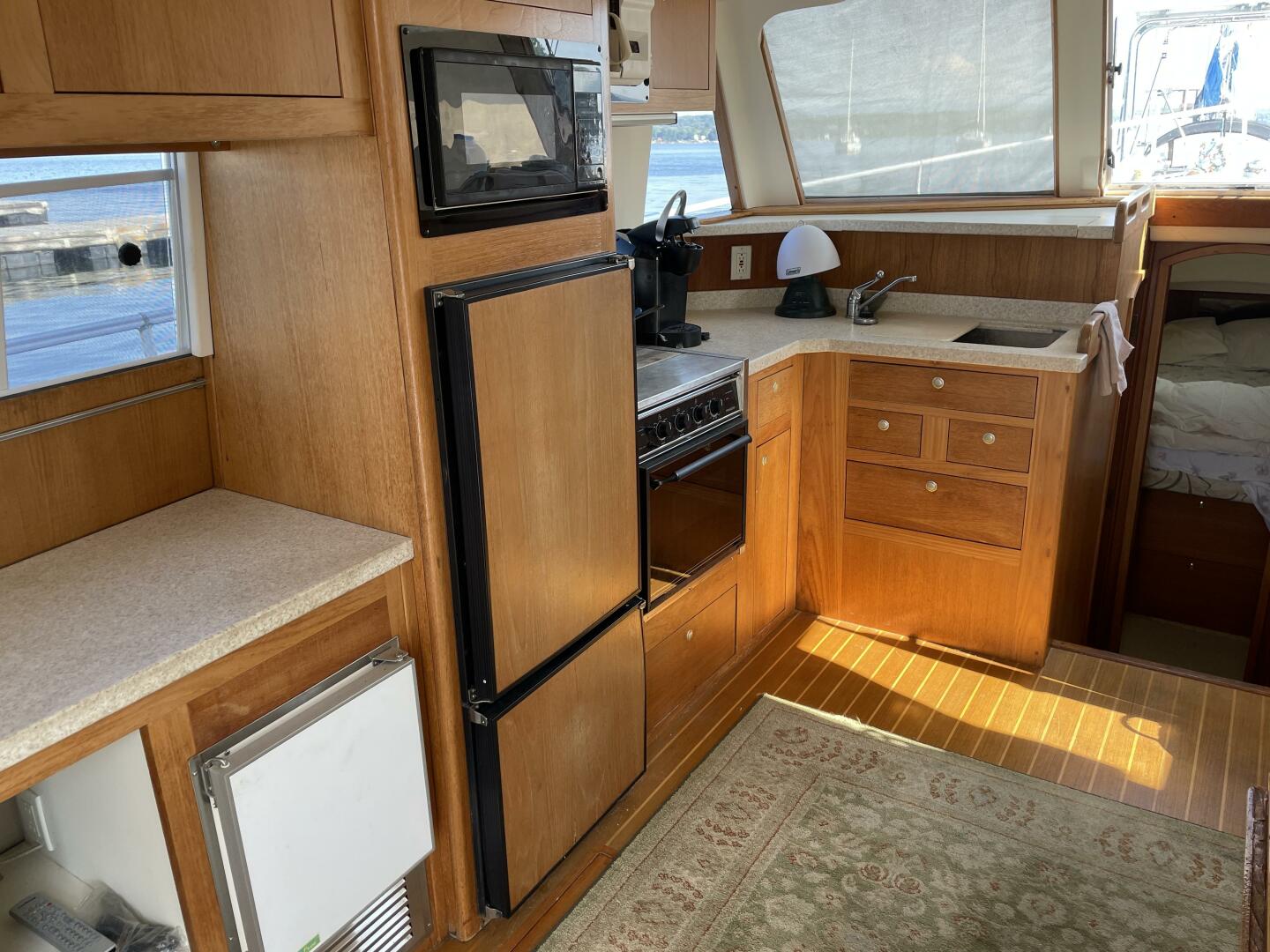 2000 Mainship 390 - Image 10