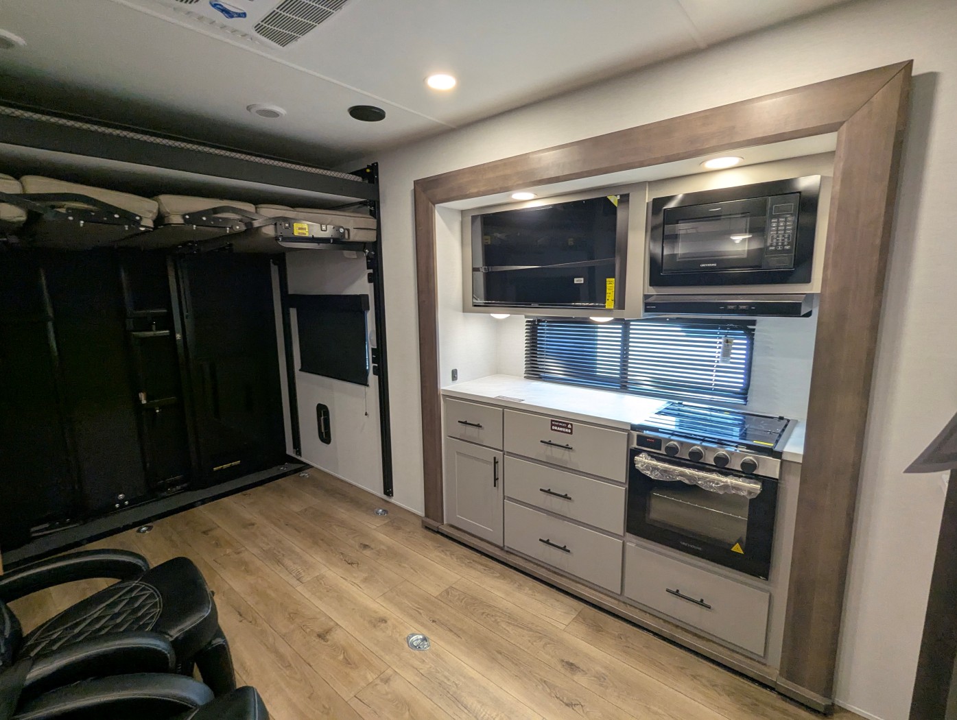 2026 Alliance RV Valor 27T14 - Image 18