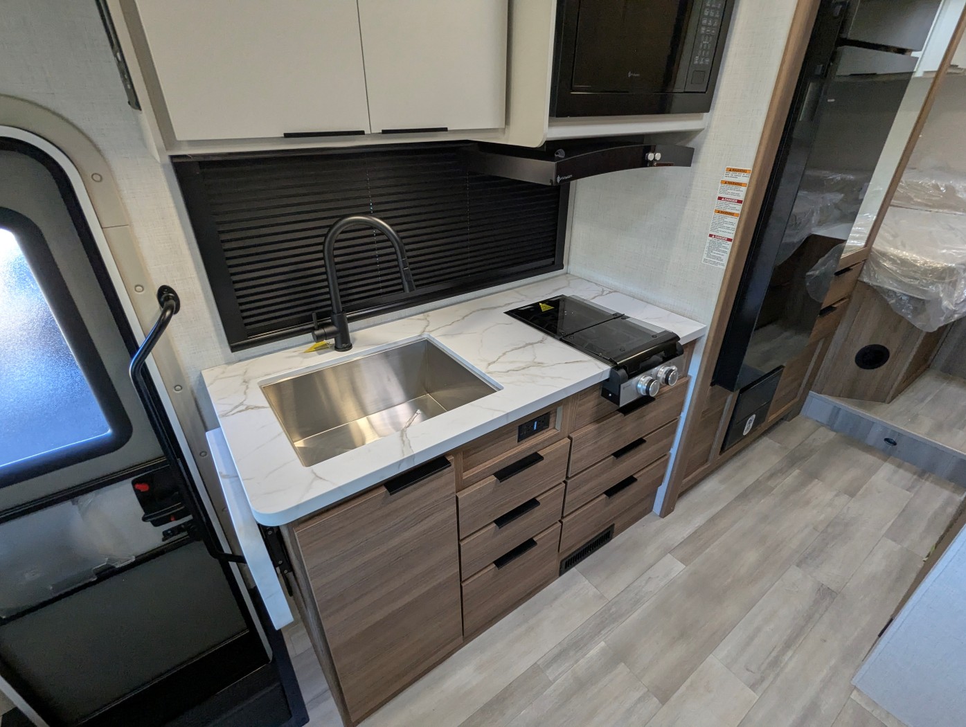 2027 Thor Motor Coach Four Winds 25Z - Image 13