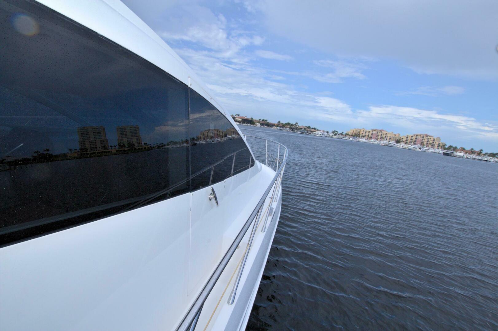2015 Dyna Yachts 60 Pilothouse Motoryacht - Image 24
