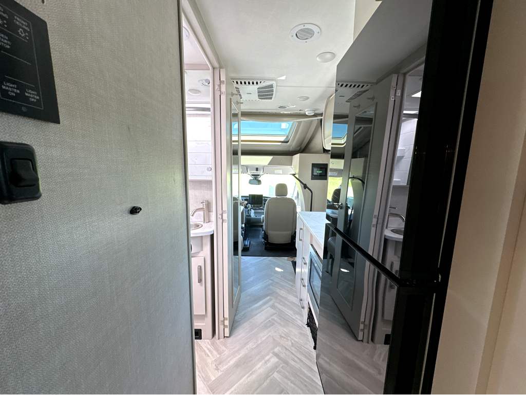 2026 THOR MOTOR COACH COMPASS 22MT - Image 18