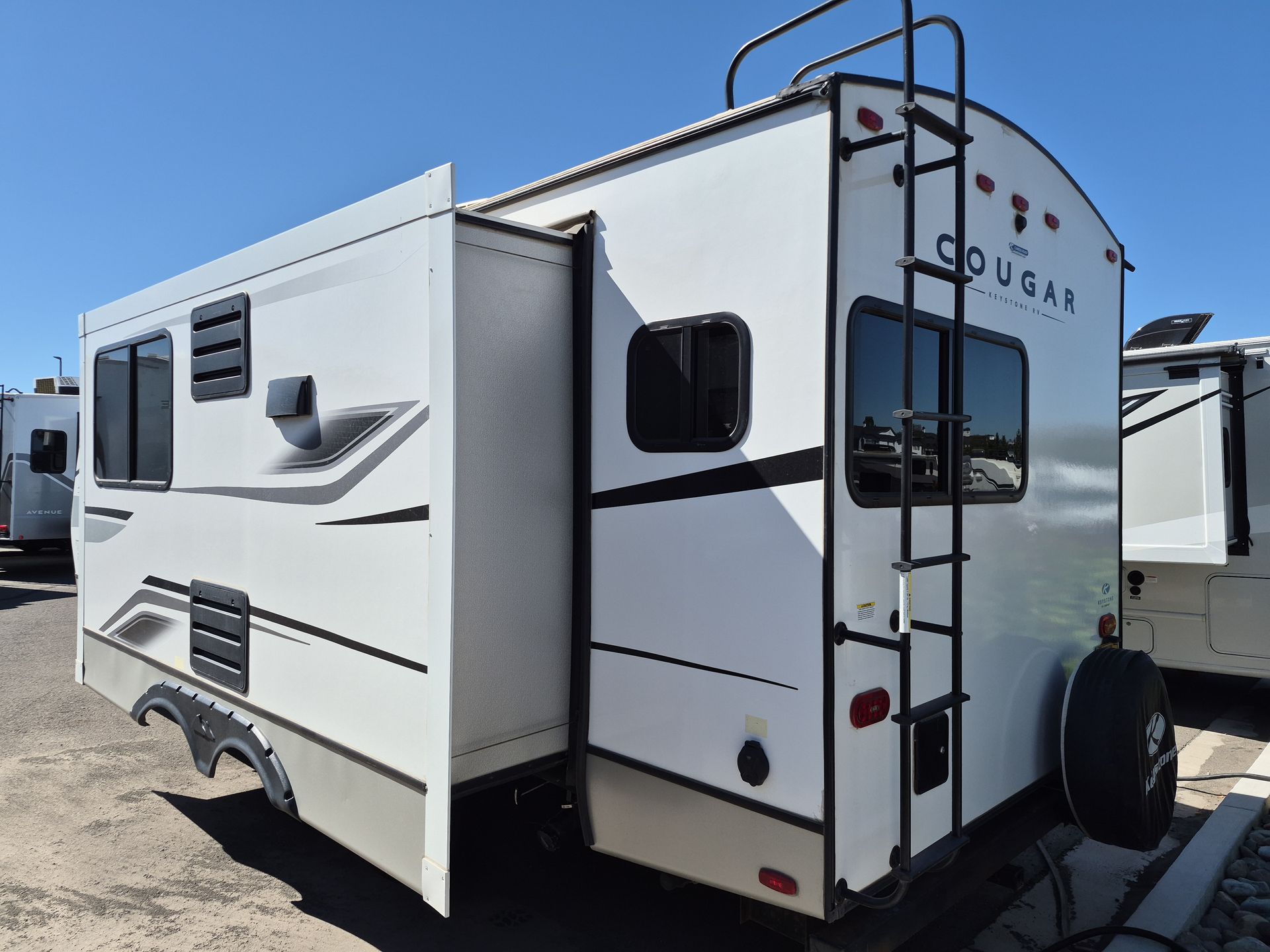2023 Keystone Cougar Half-Ton 22MLSWE - Image 10