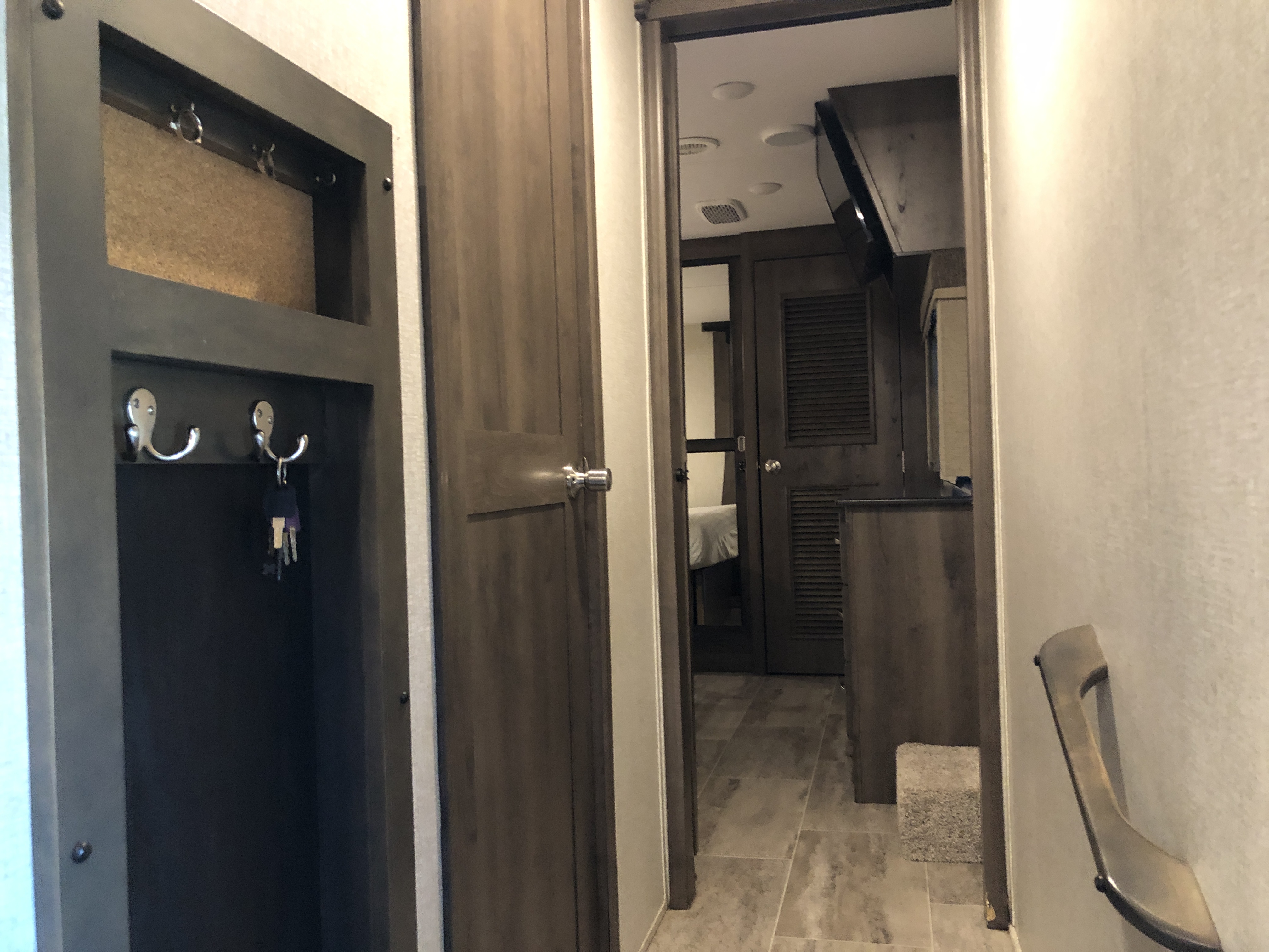 2019 Keystone Montana 3121RL - Image 35