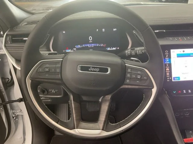 2026 Jeep Grand-Cherokee-L Laredo Altitude 4x4 - Image 19
