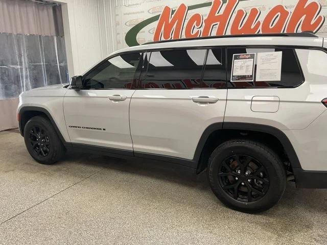 2025 Jeep Grand-Cherokee-L Laredo Altitude 4x4 - Image 6