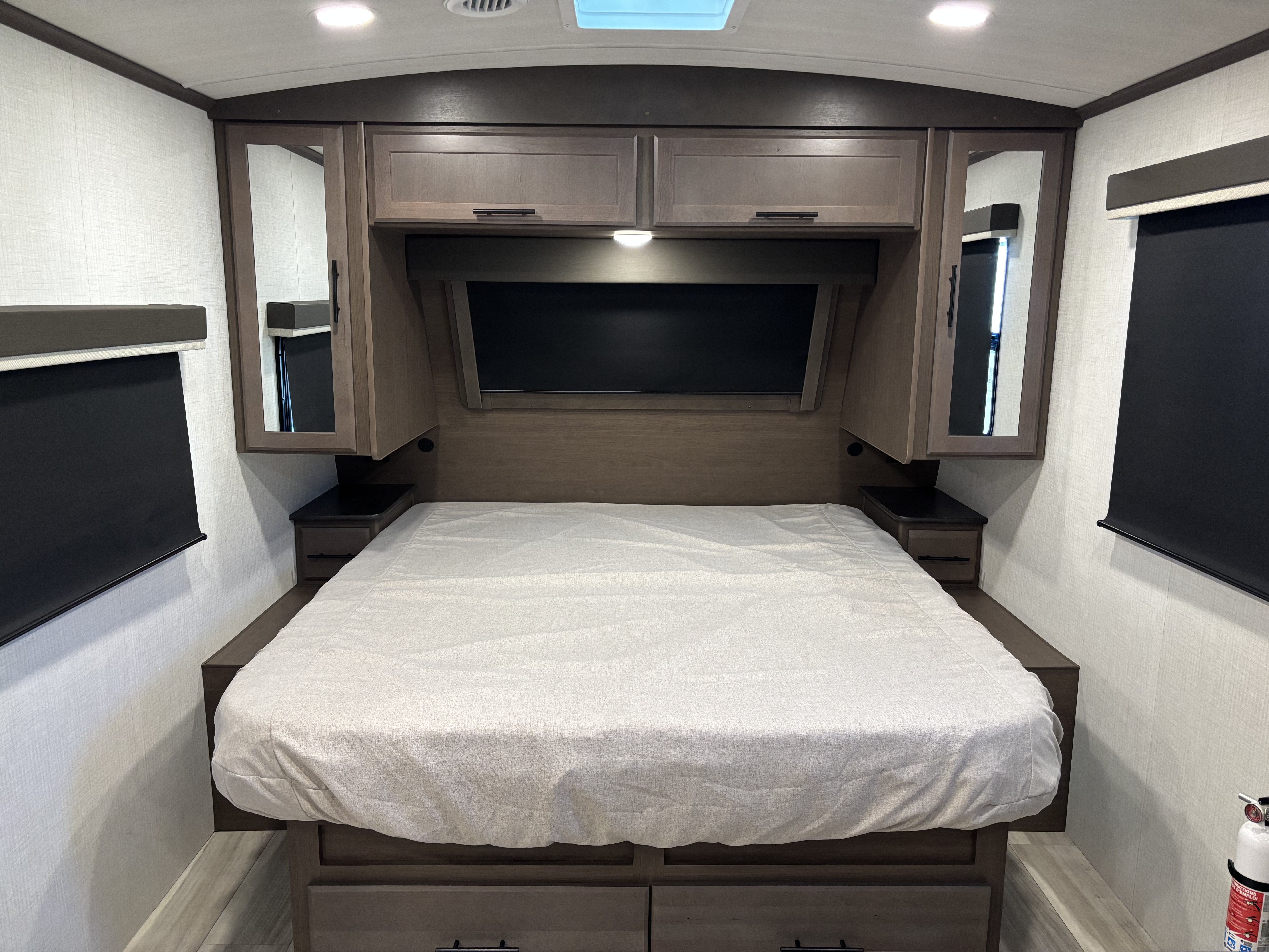 2026 Keystone Cougar Half-Ton 22MLS - Image 16