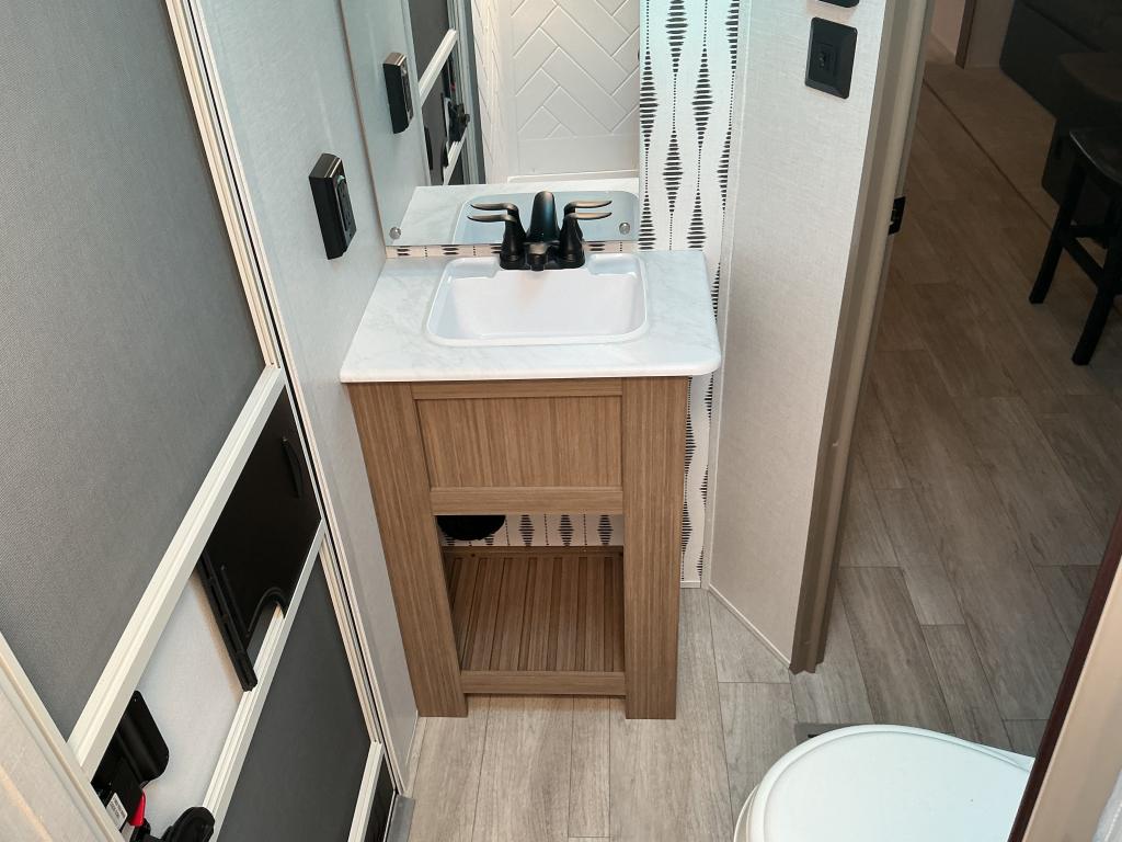 2025 FOREST RIVER 26DBUDX - Image 23